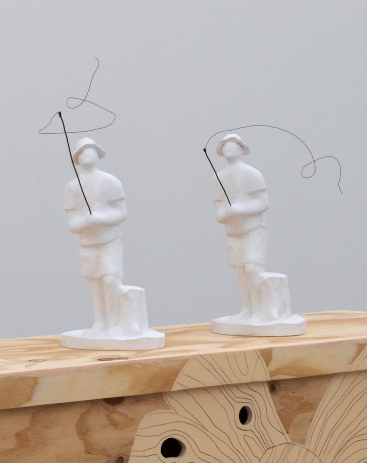 Hannah Fitz: Fisherman 8.33AM and Fisherman a half-second later, 2022, plaster, wire, string, 27 x 12 x 18 cm and 34 x 14 x 18 cm | Hannah Fitz: Lookieloo | Friday 20 January – Saturday 25 February 2023 | Kerlin Gallery