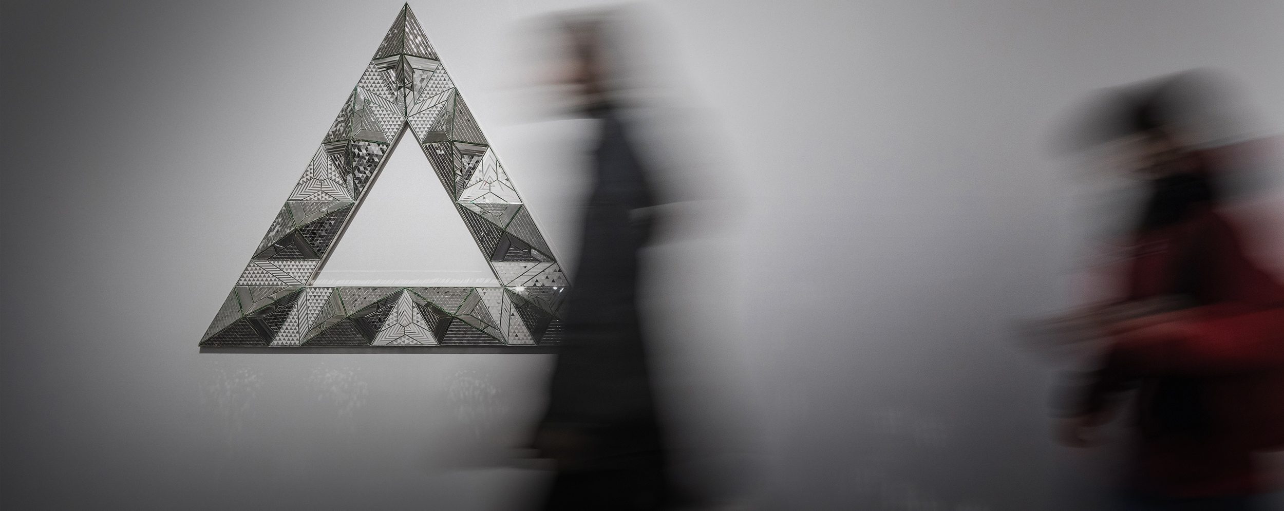 Carlos Garaicoa: No Way Out, 2002, installation of wood table, wire, rice paper, light, 140 x 330 x 330 cm, Courtesy Galleria Continua, San Gimignano / Beijing / Le Moulin, Photo by Ela Bialkowska  | IMMA