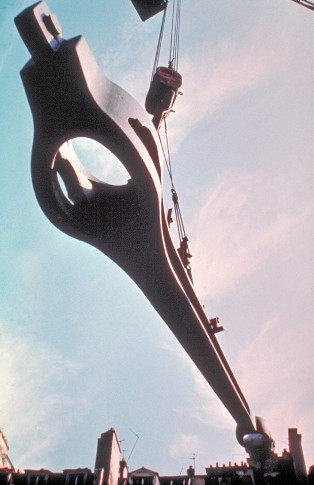 Bernard Vincent: Hoisting a gerberette into place on the Beaubourg Site, 1975; courtesy ARUP | Traces of Peter Rice | Friday 11 October  – Sunday 22 December 2013 | 