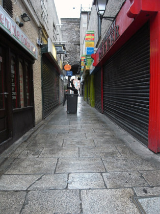 Klara Lidén: Merchants Arch, 2013, C-print, 60 x 45 cm, Courtesy of the artist | Klara Lidén: The Myth of Progress | Saturday 12 October 2013  – Sunday 19 January 2014 | IMMA