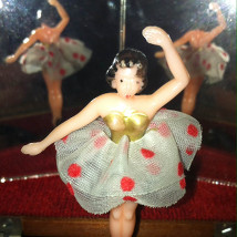 Lovestock |  Temple Bar Gallery + Studios 
5 - 9 Temple Bar Dublin 2 | Friday 14 February 2014 | to 