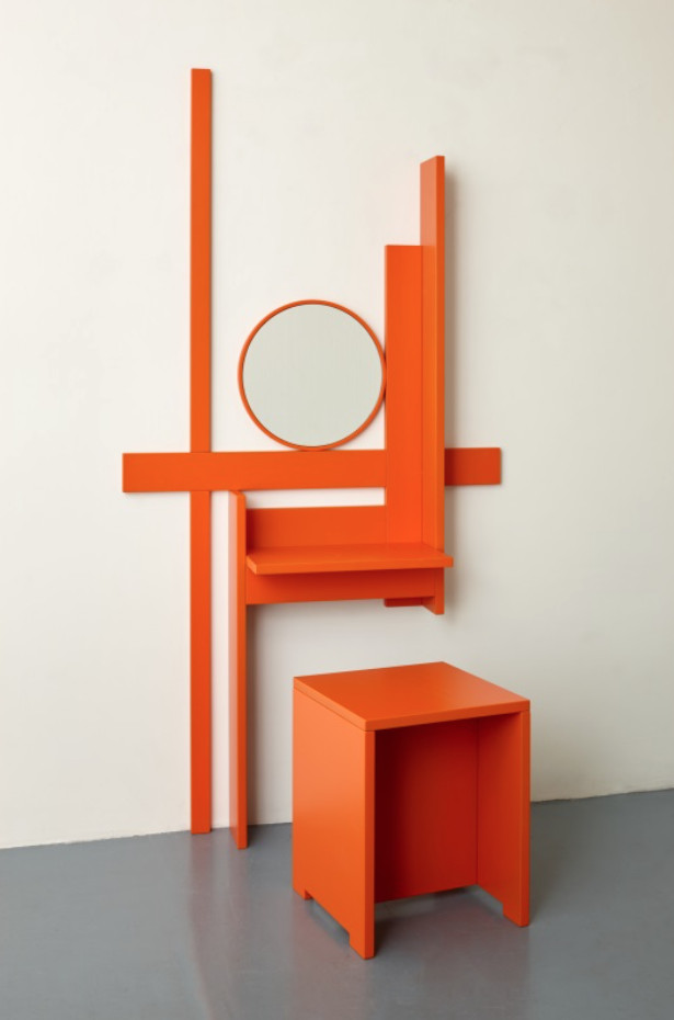 Liam Gillick: Crossmodal Congruency Effects, 2016, birch plywood, two pack lacquer – RAL 2004, mirror, desk: 200 x 102.5 x 30 cm / 78.7 x 40.4 x 11.8 in, stool: 50 x 40 x 40 cm / 19.7 x 15.7 x 15.7 in | Liam Gillick: What’s What in a Mirror | Thursday 28 April  – Sunday 25 September 2016 | Hugh Lane Gallery