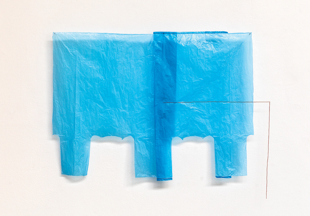 Maggie Madden: out of focus, blue plastic bag, brown telephone wire, 2016 | Maggie Madden: somewhere in the middle | Friday 25 November 2016  – Sunday 29 January 2017 | Limerick City Gallery