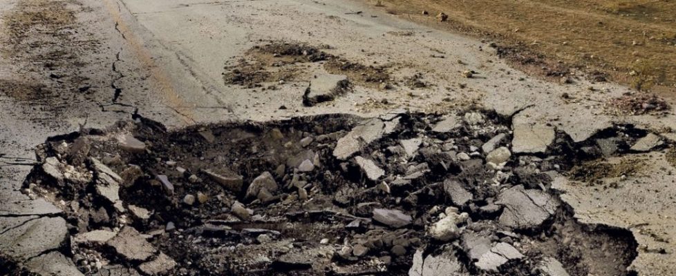 sophie-ristelhueber_eleven-blowups_web1