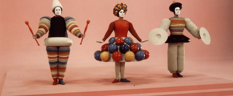 Das Triadische Ballett [Triadic Ballet], 1970. 35mm film transferred to video, color, sound; 29 min Courtesy Global Screen, Munich. Produced by Bavaria Atelier for the Südfunk, Stuttgart, in collaboration with Inter Nationes and RTB (Belgian Television); director: Helmut Amann; choreography and costume designs: Oskar Schlemmer, 1922; artistic advisors: Ludwig Grote, Xanti Schwinsky, and Tut Schlemmer © 1970 Bavaria Atelier for SWR in collaboration with Inter Nationes and RTB | Oskar Schlemmer: The Triadic Ballet | Monday 5 June  – Sunday 10 September 2017 | VISUAL Centre for Contemporary Art