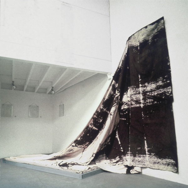 Lennon, Folded/Unfolded, 1972. Acrylic paint and linen, 3m x 50m. Courtesy the artist. | Lennon: Porous Plane | Friday 13 October 2017  – Sunday 16 September 2018 | IMMA