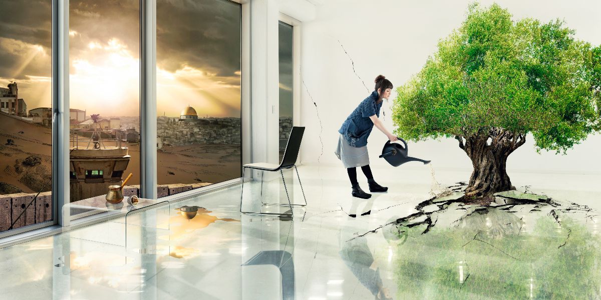 Larissa Sansour / Nation Estate, 2012 / Single-channel video projection: colour, sound Duration: 9 min / On loan, courtesy of the artist. | The Narrow Gate of the Here-and-Now: Protest and Conflict | Friday 19 November 2021  – Sunday 8 January 2023 | IMMA