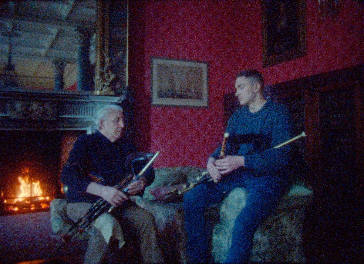 Bárbara Wagner and Benjamin de Burca, One Hundred Steps (still), 2020. Video, colour and black and white, sound, 30 minutes. Courtesy the artists | Bárbara Wagner & Benjamin de Burca: One Hundred Steps | Saturday 26 November 2022  – Saturday 11 February 2023 | SIRIUS