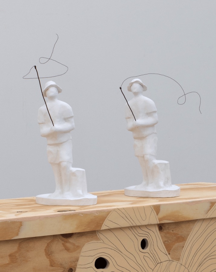 Hannah Fitz: Fisherman 8.33AM and Fisherman a half-second later, 2022, plaster, wire, string, 27 x 12 x 18 cm and 34 x 14 x 18 cm | Hannah Fitz: Lookieloo | Friday 20 January  – Saturday 25 February 2023 | Kerlin Gallery